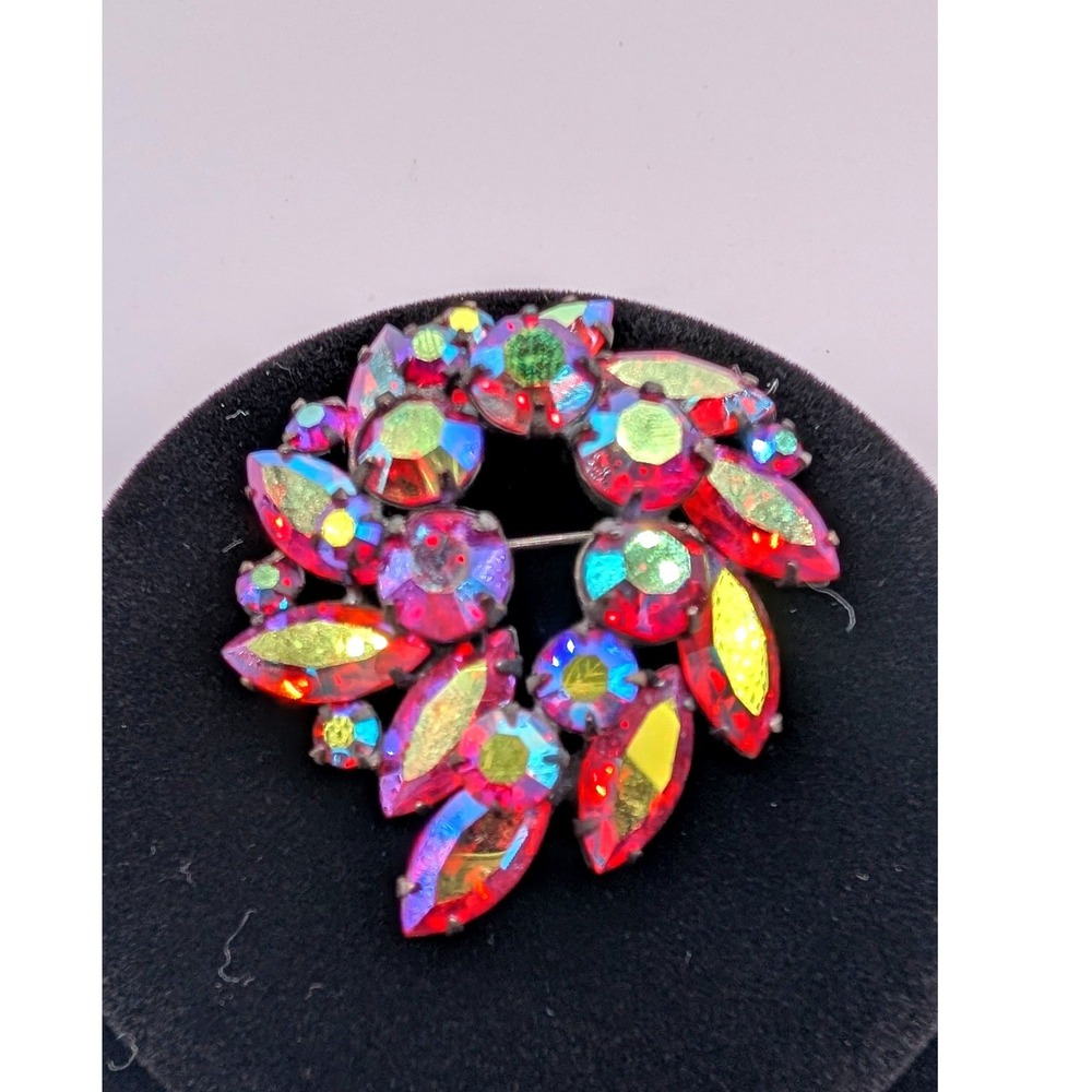 Regency Vintage Aurora Borealis Rhinestone Brooch and Clip On Earrings Set Red - Picture 2 of 4